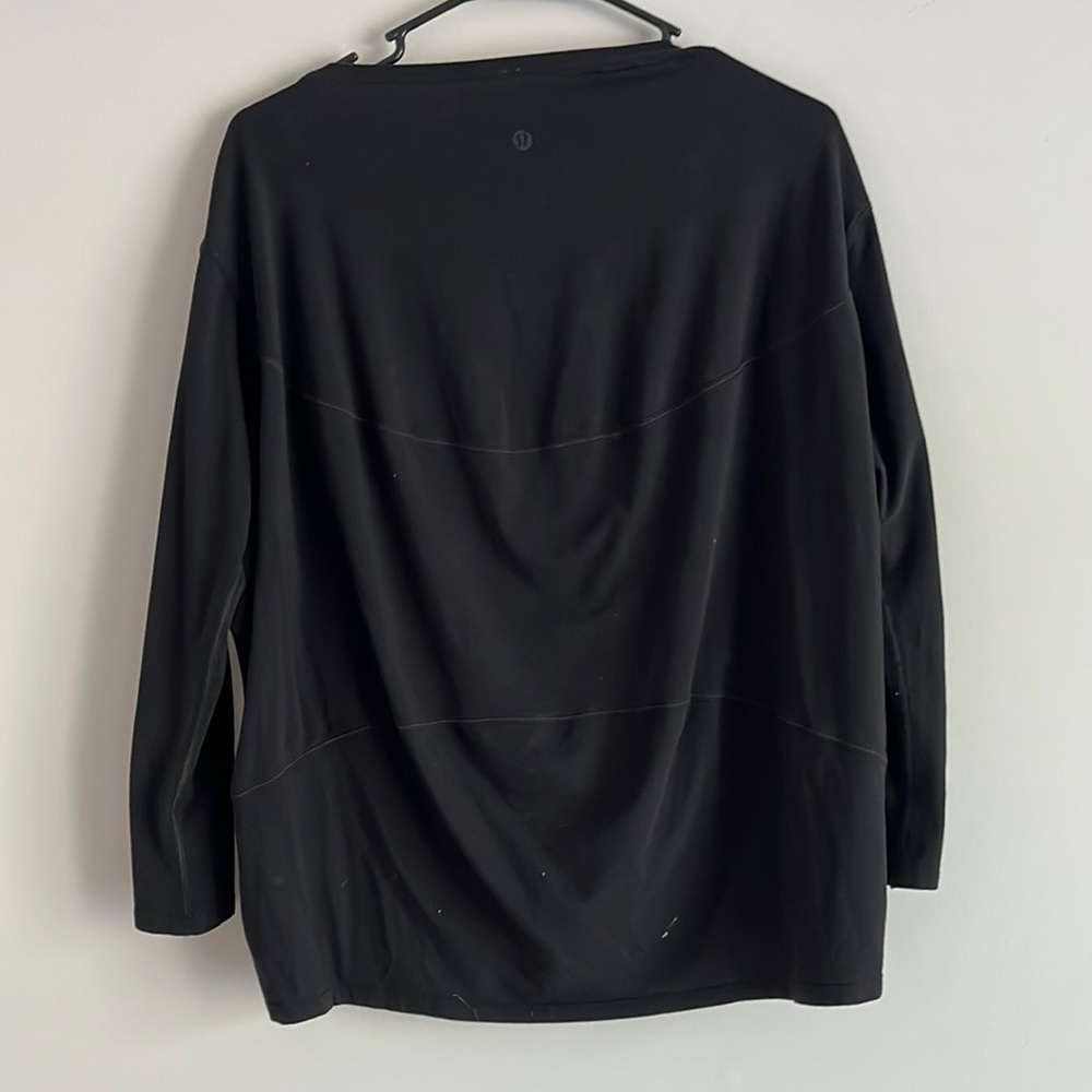 Lululemon back in action long sleeve! Size 6
